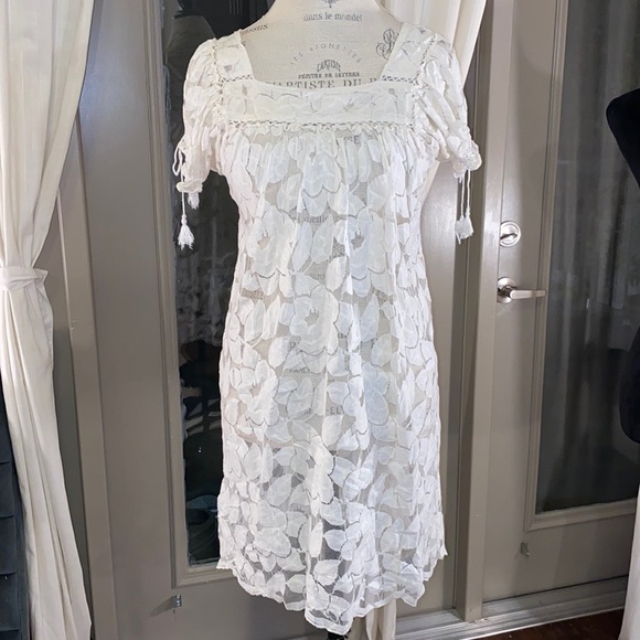 Trulli Dresses & Skirts - Trulli Ivory white sheer lace floral dress shortsleeve size XS​